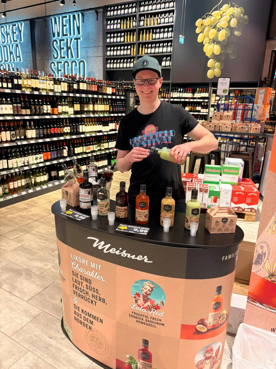 Promotionteam von BMN Marketing bei einer Verkostung im Handel